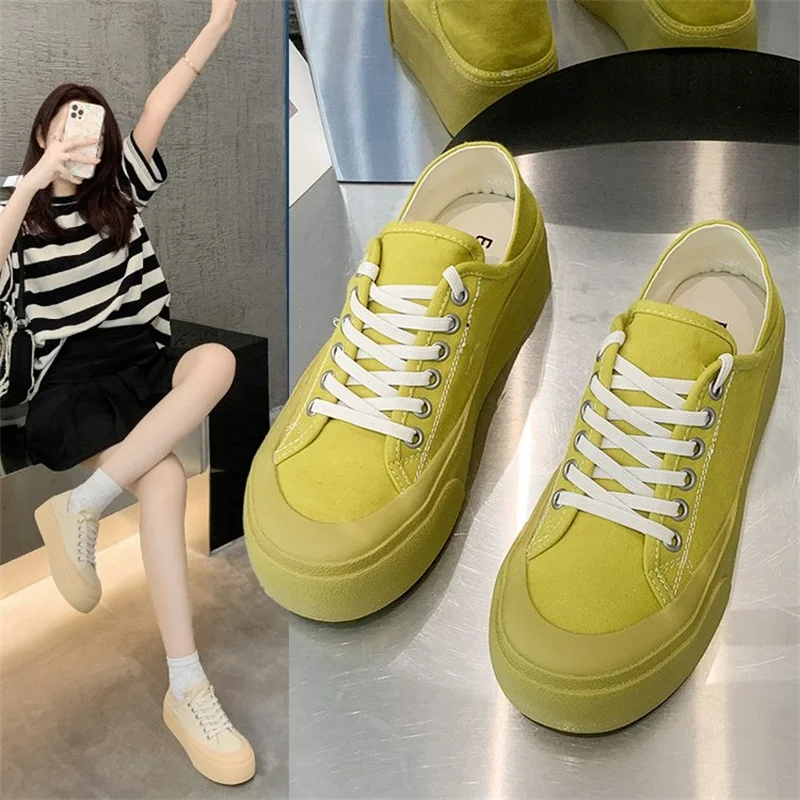 Confortável Feminino Grossa com sola de Sapatos de Lona de 2022 Novo Sprin Summer Sapatos Bonitos Pedal Preguiçoso de Todos-jogo Branco Amarelo Vulcaniz Sapatos 0